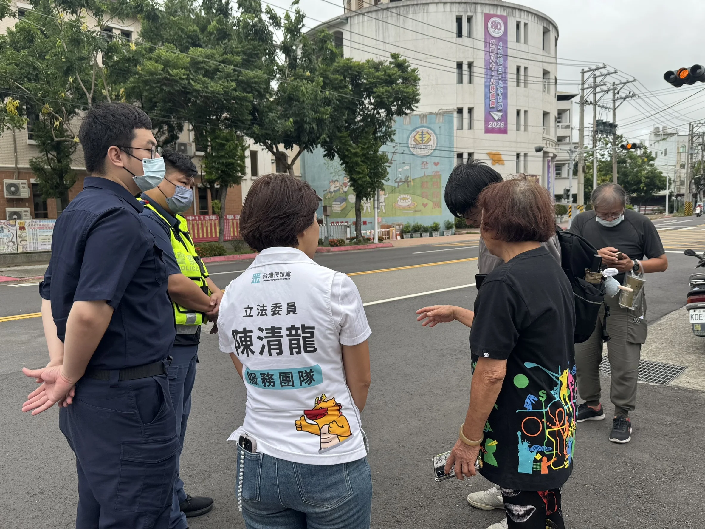雙黃線開缺口