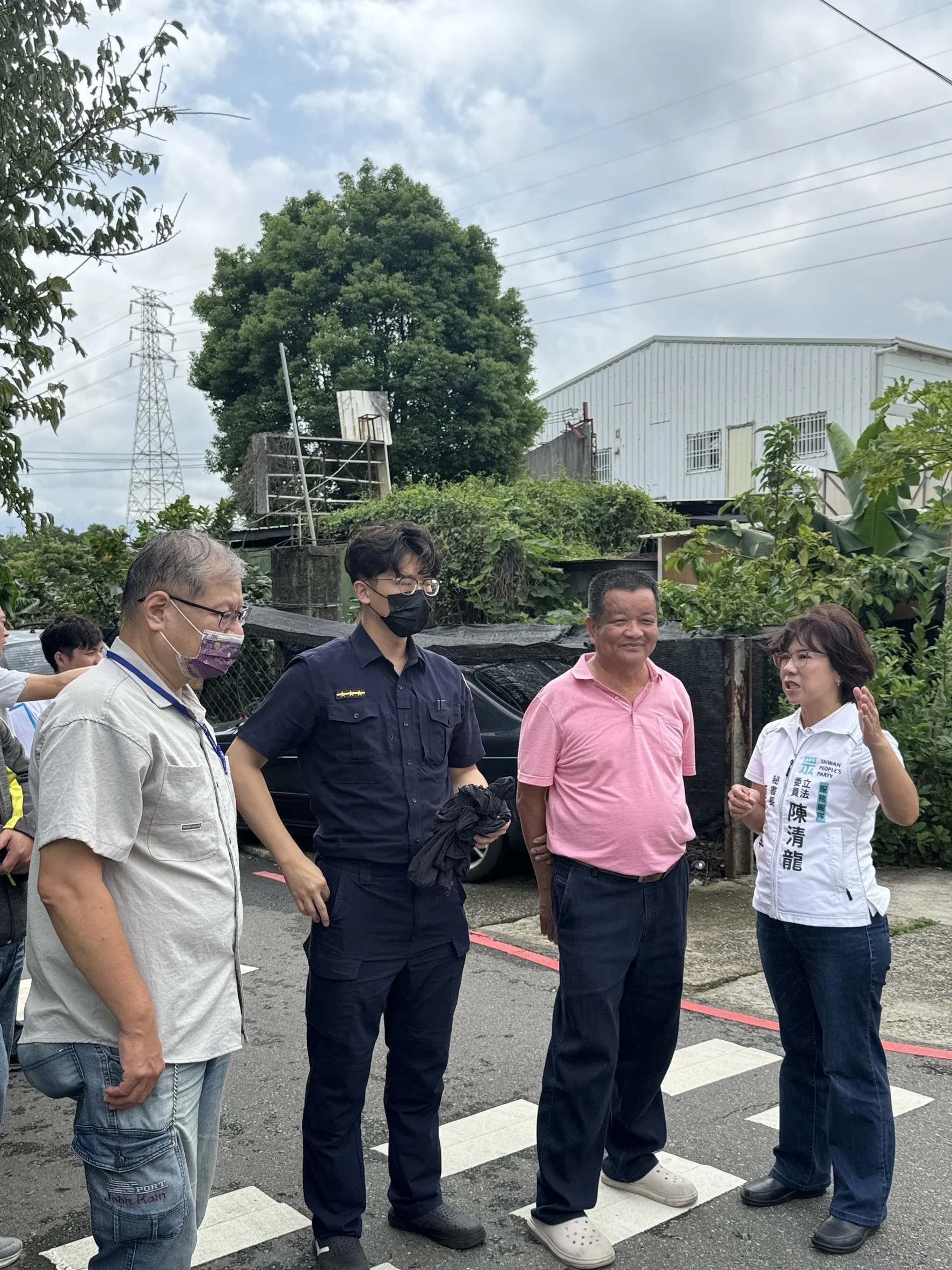 因車輛經常停等紅綠燈致巷弄居民進出受阻